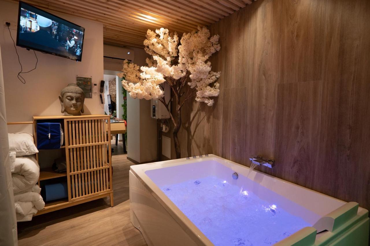 Capsule Thailande I Sauna I Balneo I Console I Jeux En Bois I Cinema I Cour Interieure Trith-Saint-Leger Exterior foto