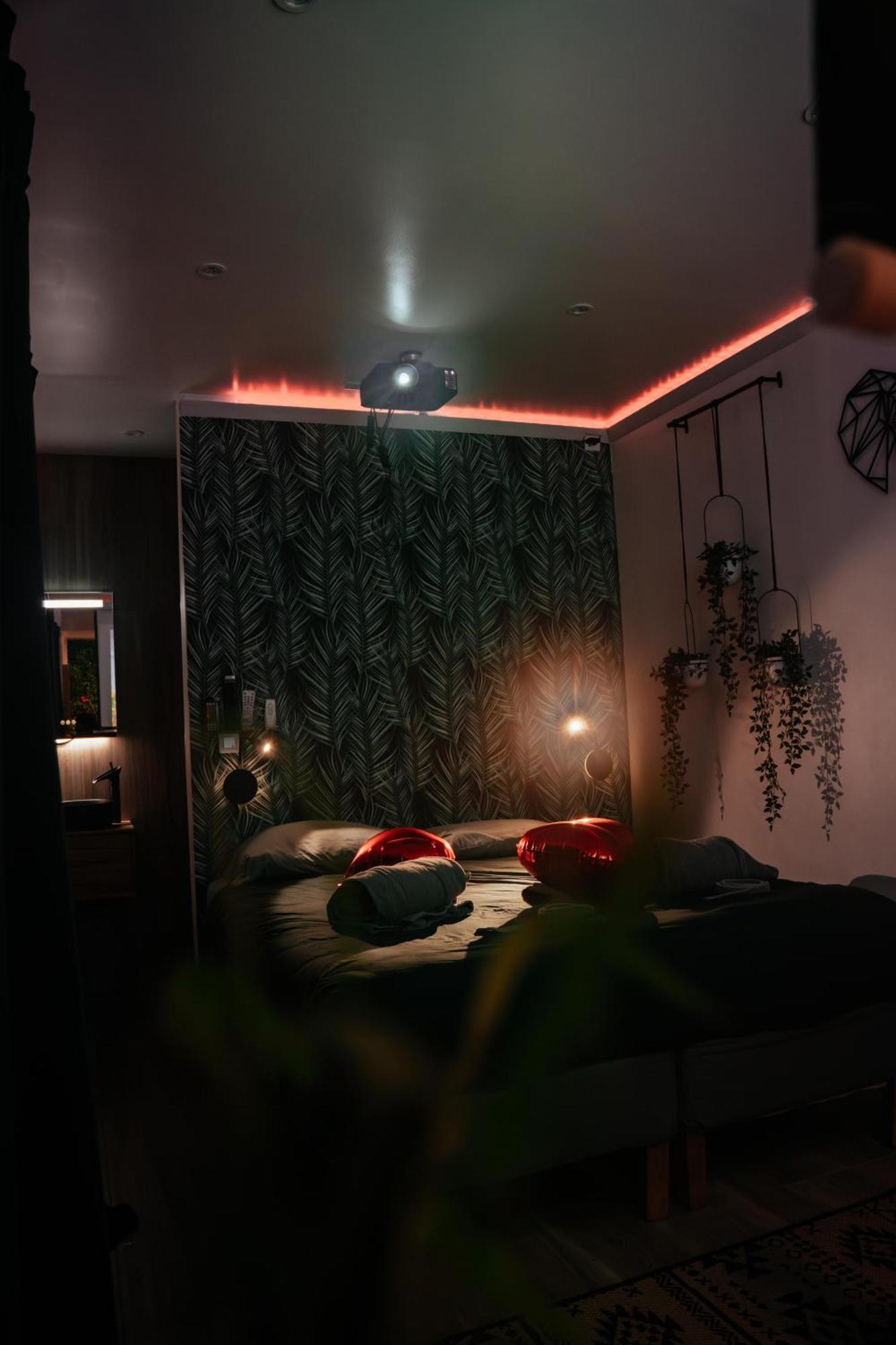 Capsule Thailande I Sauna I Balneo I Console I Jeux En Bois I Cinema I Cour Interieure Trith-Saint-Leger Exterior foto